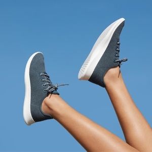 ALLBIRDS women’s 6 blue Kauri tree runner shoes